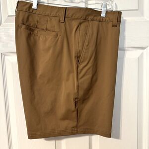 RHONE 7” Commuter Shorts, Dark Khaki, 40, EUC